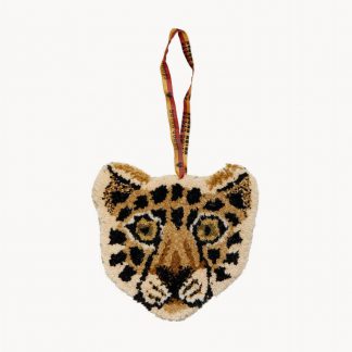 loony-leopard-cub-hanger-doing-goods