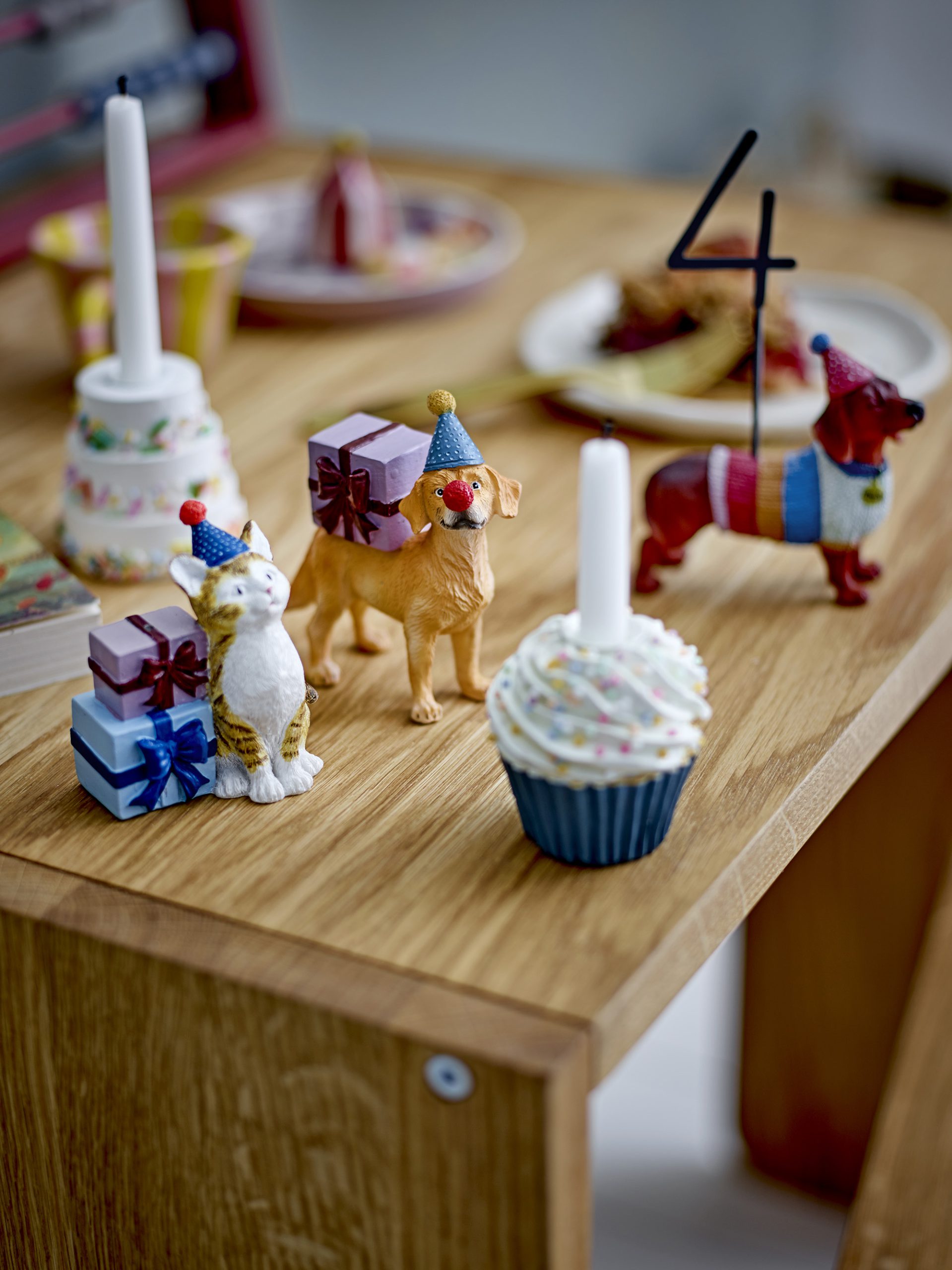 Blooming ville mini Salve Birthday Decoration, White, Polyresin